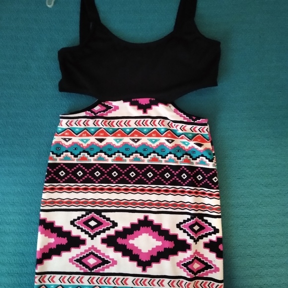 Bodycon Midi Dress w/Side Cut Outs: Size Small - Picture 3 of 5